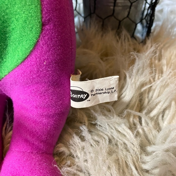 Vintage barney 10" plush from 2006 - Picture 2 of 4